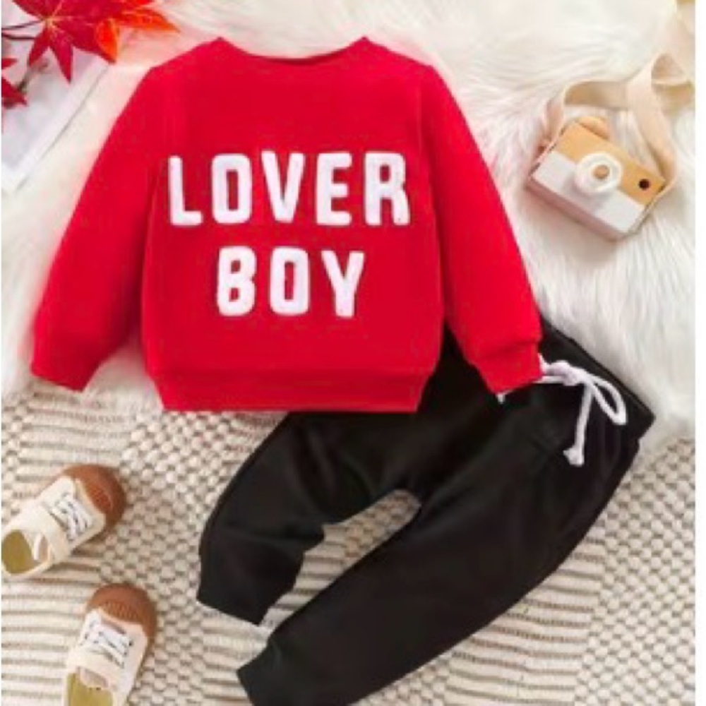 😘Lover boy sweatshirt and black pants  sz 2-3 ❤️
